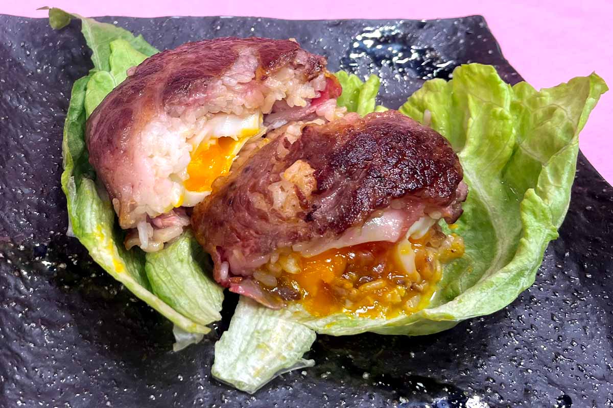 半熟卵入り 肉巻き焼きおにぎり