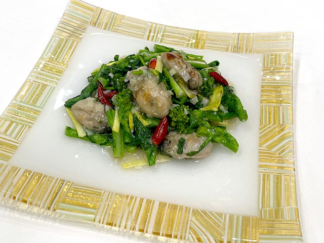 菜の花と牡蠣のニンニク炒め