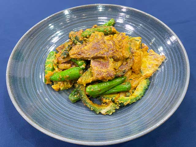 牛肉と夏野菜のカレーマヨ炒め