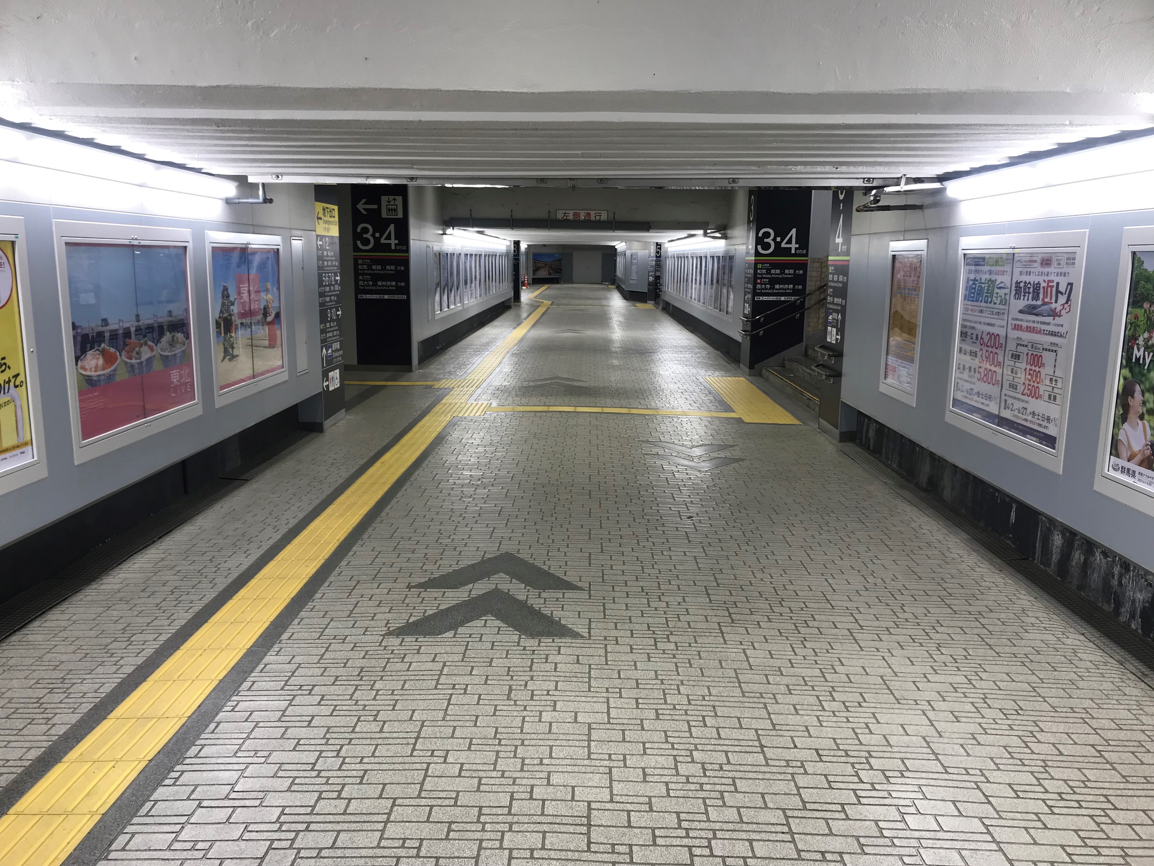 岡山駅地下改札内旅客地下道