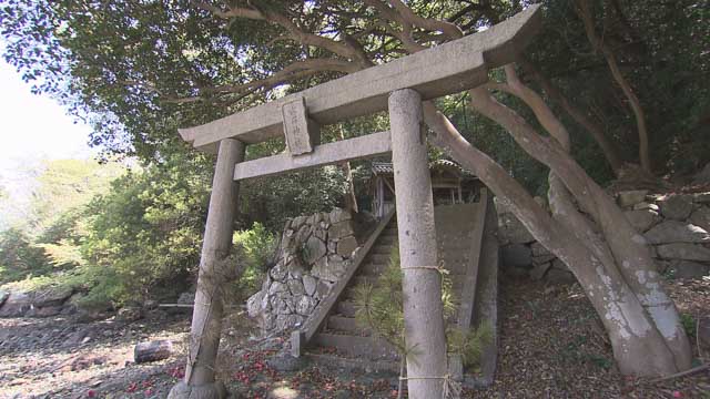 穴石神社